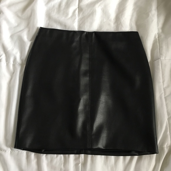 NWT Vegan black leather skirt - Picture 2 of 5